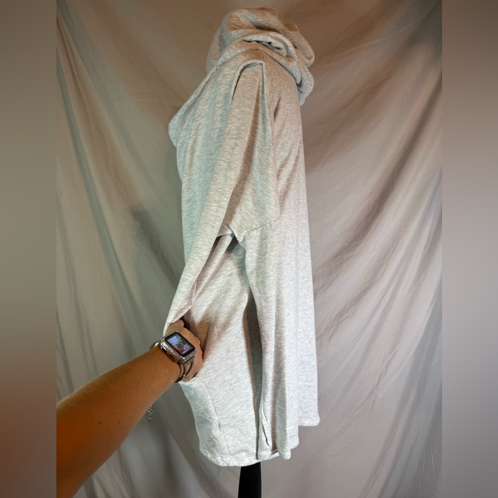 Athleta Purana Wrap Sweatshirt – Light Grey Heather‎ 🤍✨ - Picture 6 of 7